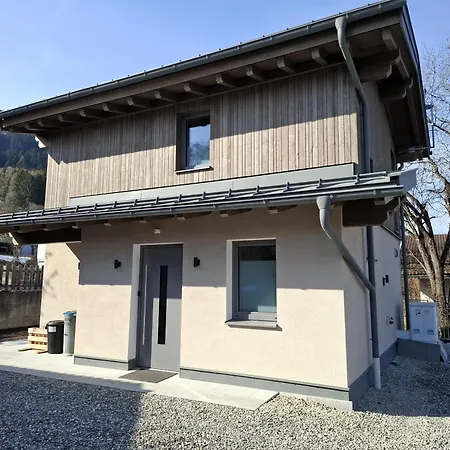 Cute House With Terrace And Garden Dom wakacyjny