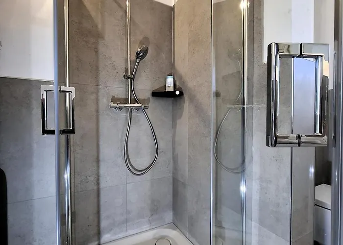 بيت للعطل Cute House With Terrace And Garden